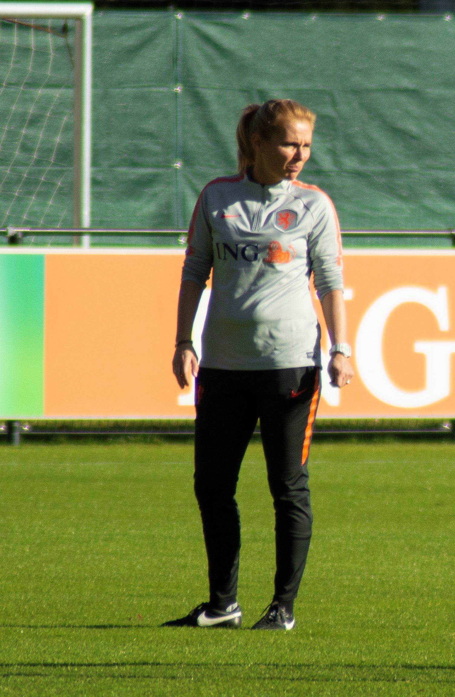 Sarina Wiegman coaching during a Netherlands women's national-team training session in 2018.